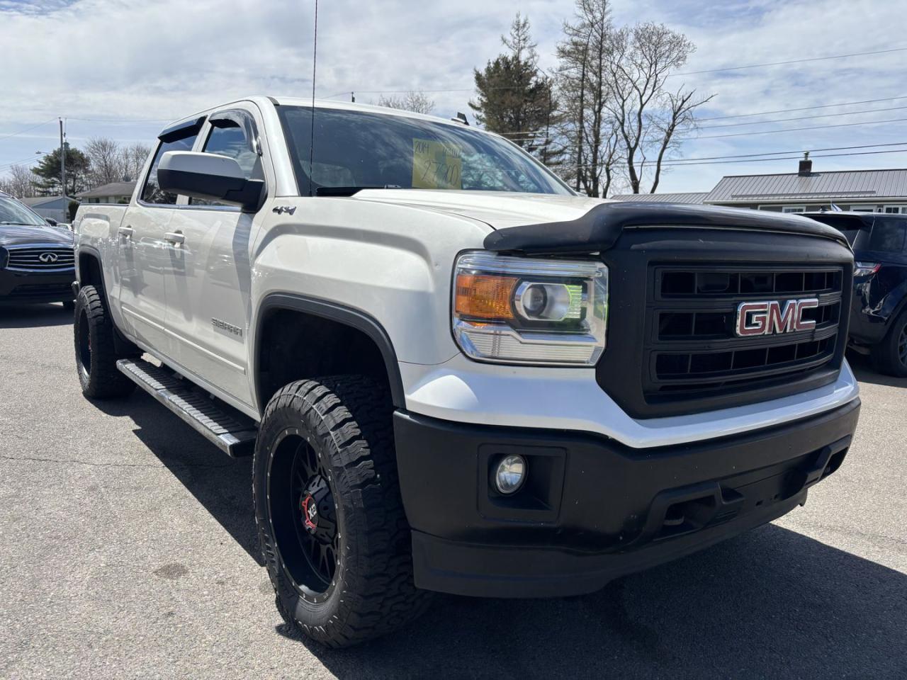 Used 2014 GMC Sierra 1500 SLE / CREW CAB / 4WD / NEW ARRIVAL AWAITING DETAIL / RUNNING BOARDS / REVERSE CAMERA for sale in Truro, NS