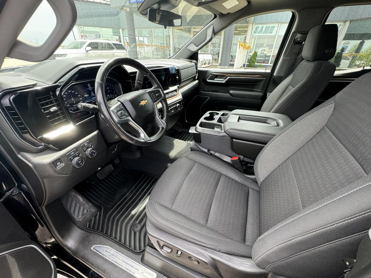 2022 Chevrolet Silverado 1500 4WD Double Cab 147" LT Photo