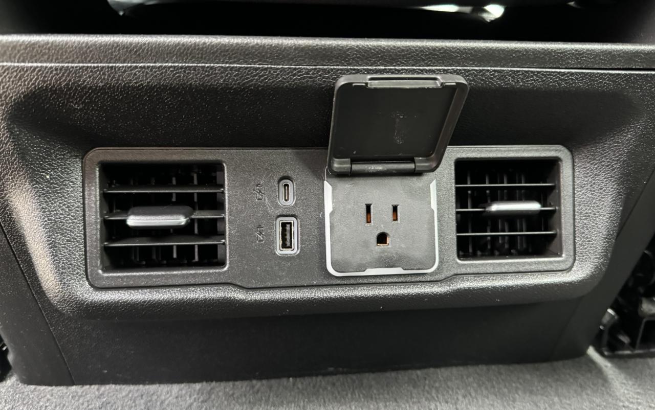 2022 Chevrolet Silverado 1500 4WD Double Cab 147" LT Photo