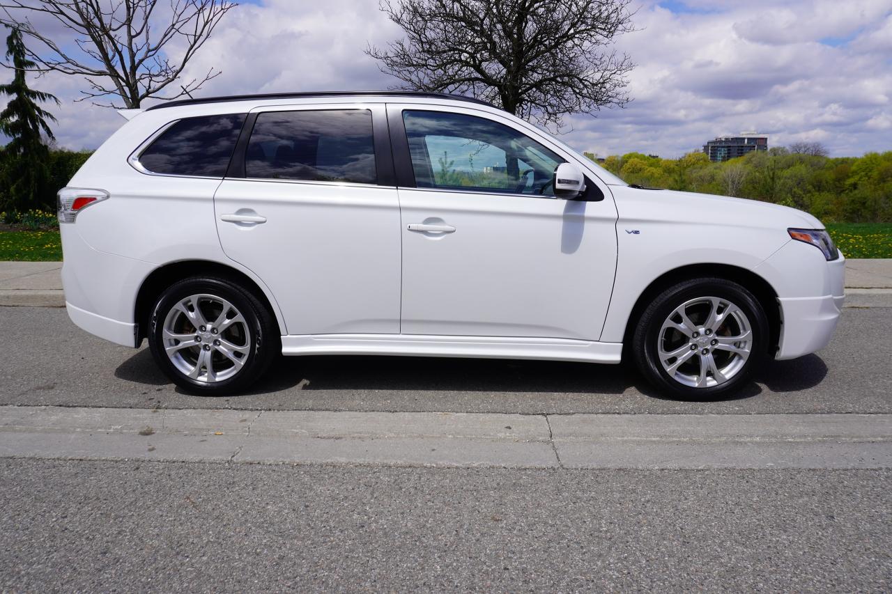 2014 Mitsubishi Outlander GT / 1 OWNER / NO ACCIDENTS /STUNNING SHAPE /LOCAL Photo4