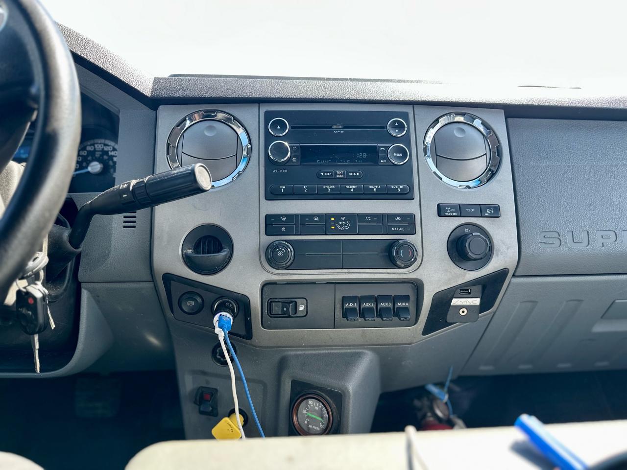 2019 Ford F-750 Super Duty XL SUPERCAB TOW TRUCK W/ 22' GALVANIZED DECK Photo5