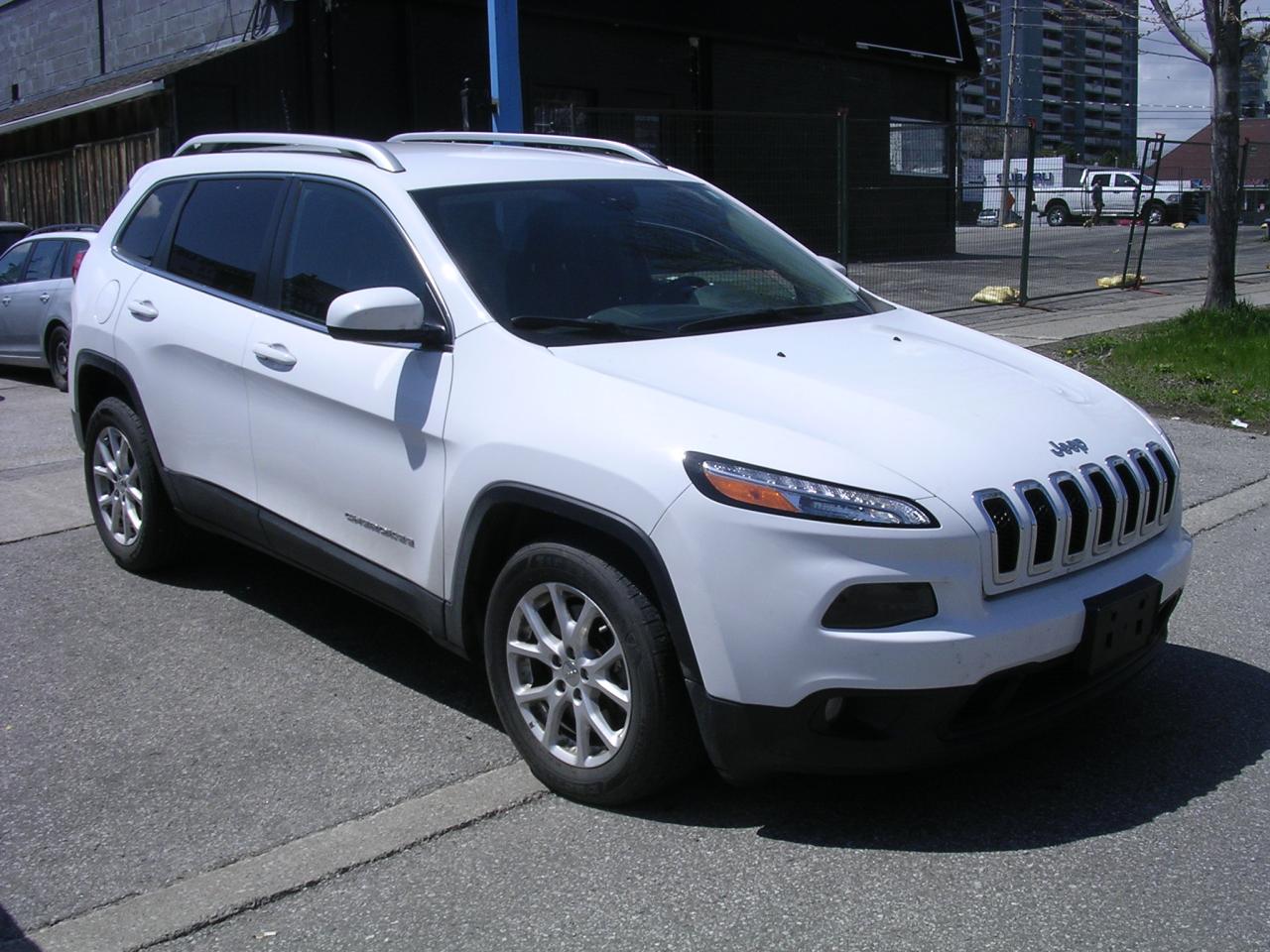 2017 Jeep Cherokee North - Photo #2