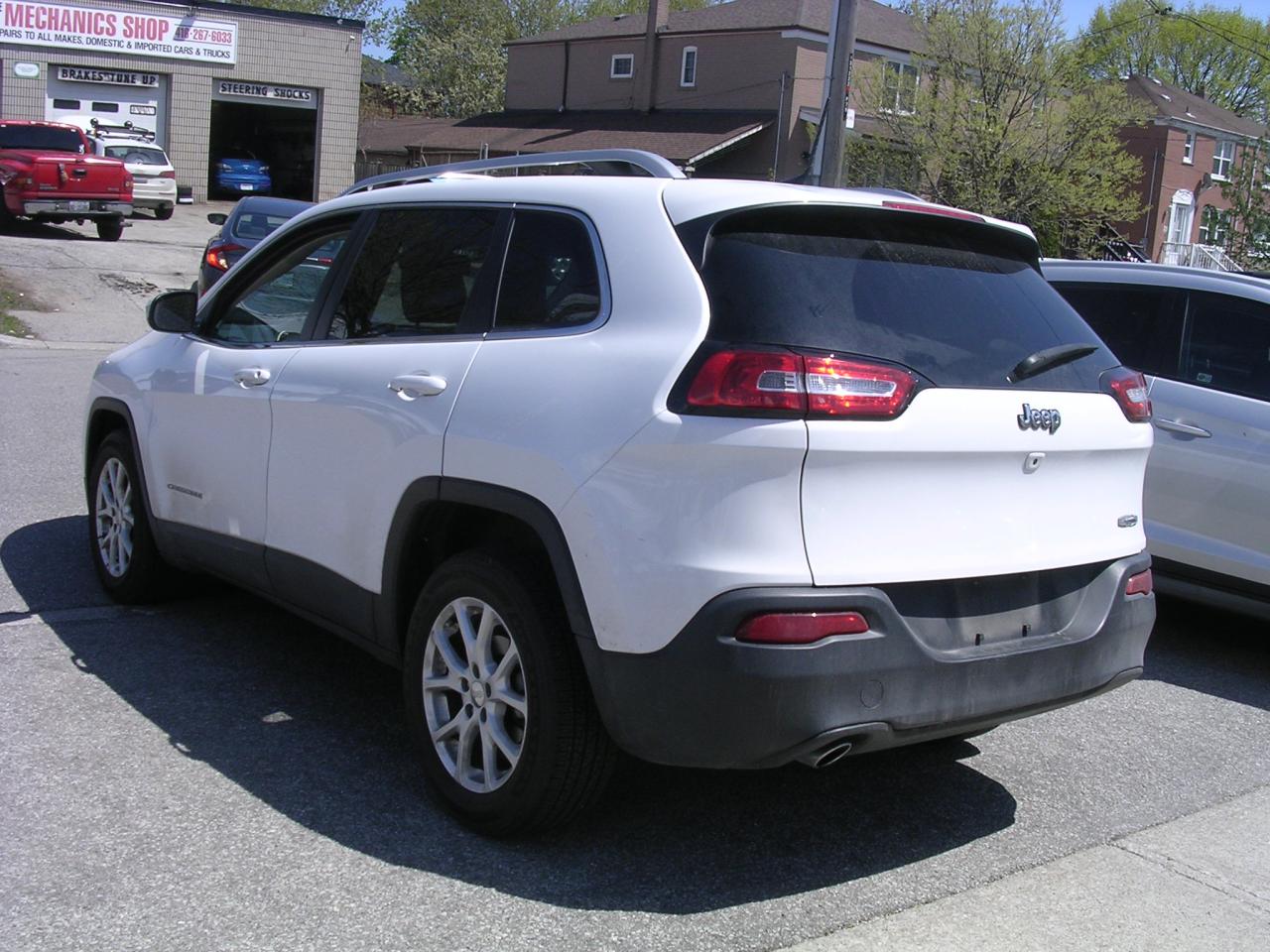 2017 Jeep Cherokee North - Photo #5