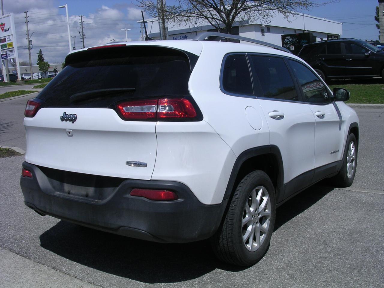 2017 Jeep Cherokee North - Photo #3