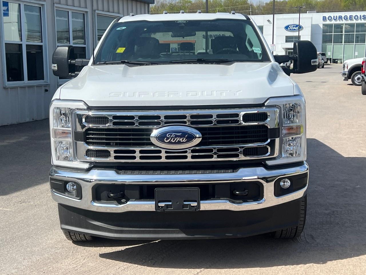 2025 Ford F-350 Super Duty SRW XLT 4WD CREW CAB 6.75' BOX Photo2