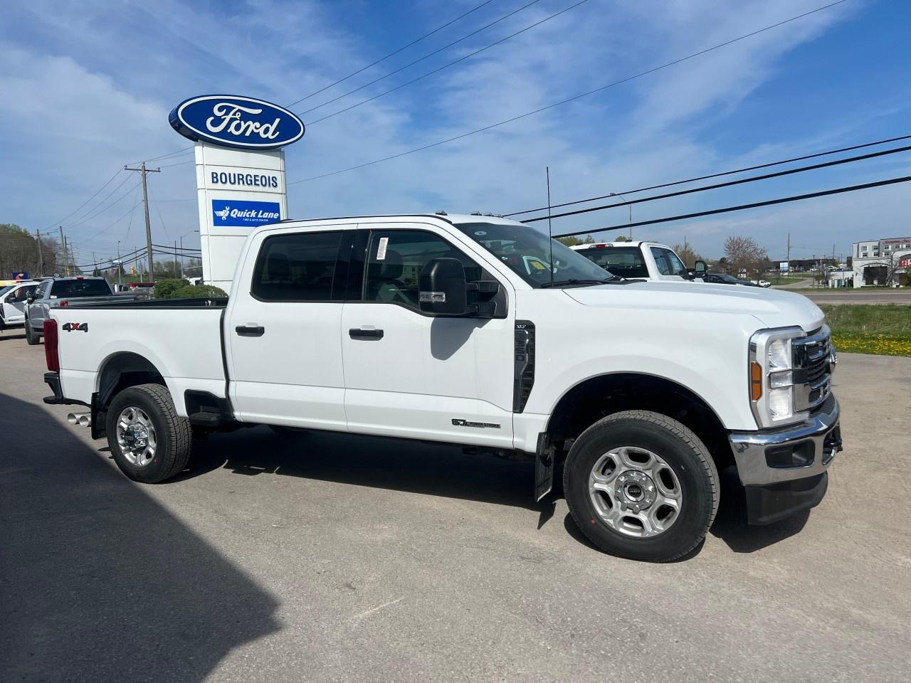 2025 Ford F-350 Super Duty SRW XLT 4WD CREW CAB 6.75' BOX Photo4