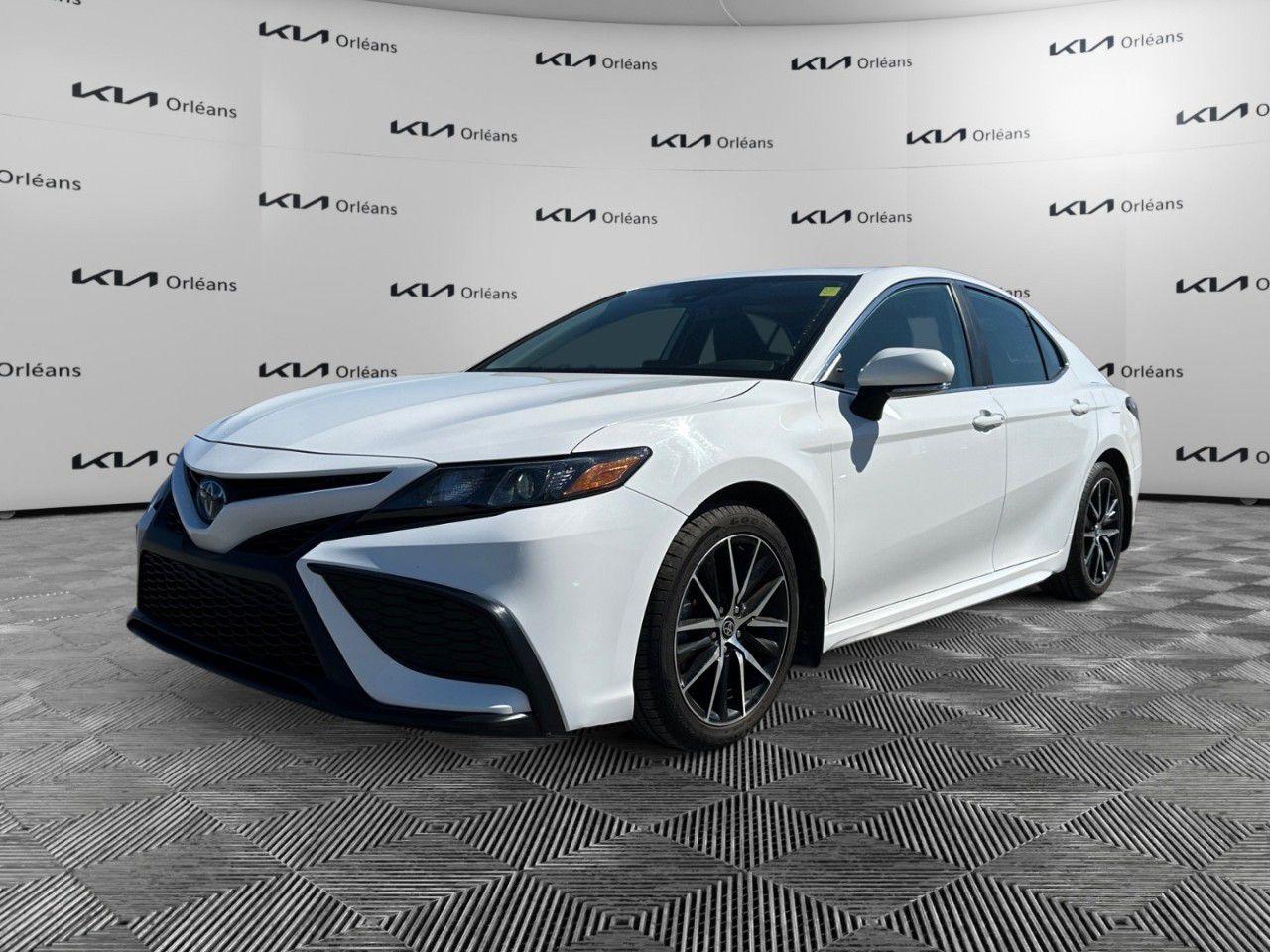 Used 2023 Toyota Camry Hybrid SE Auto for sale in Orleans, ON
