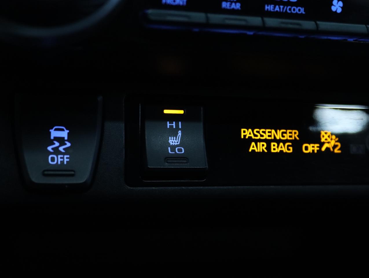 2021 Toyota RAV4 XLE | AWD | Sunroof | Leather | BSM | CarPlay