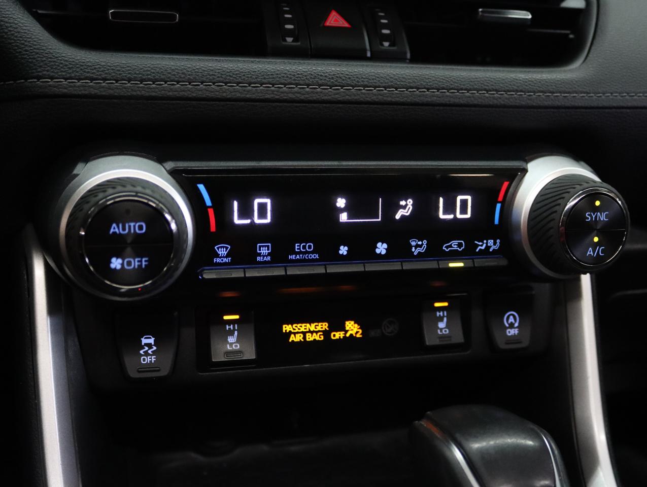 2021 Toyota RAV4 XLE | AWD | Sunroof | Leather | BSM | CarPlay
