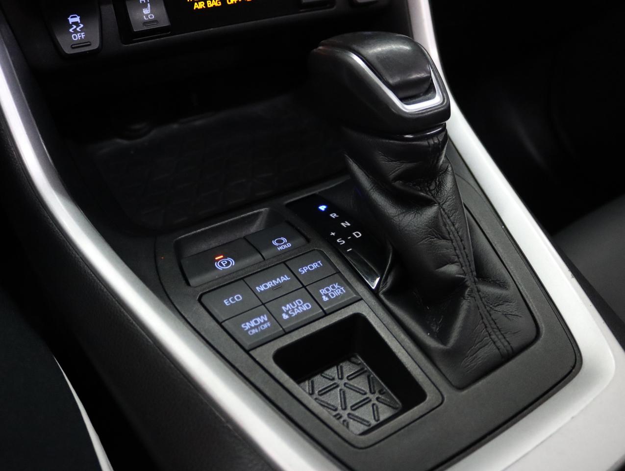 2021 Toyota RAV4 XLE | AWD | Sunroof | Leather | BSM | CarPlay
