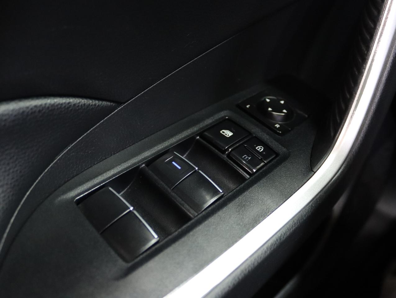 2021 Toyota RAV4 XLE | AWD | Sunroof | Leather | BSM | CarPlay
