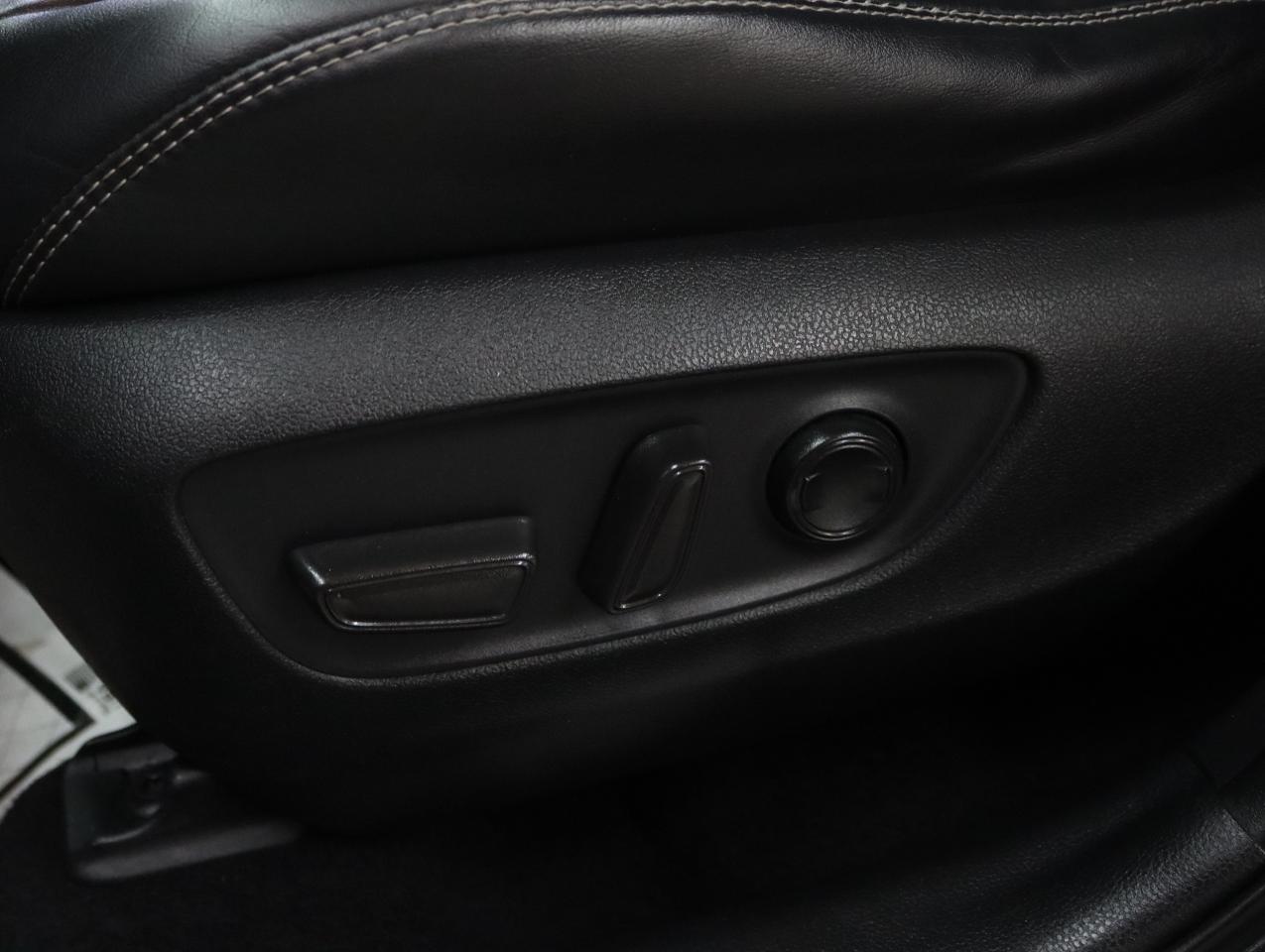 2021 Toyota RAV4 XLE | AWD | Sunroof | Leather | BSM | CarPlay