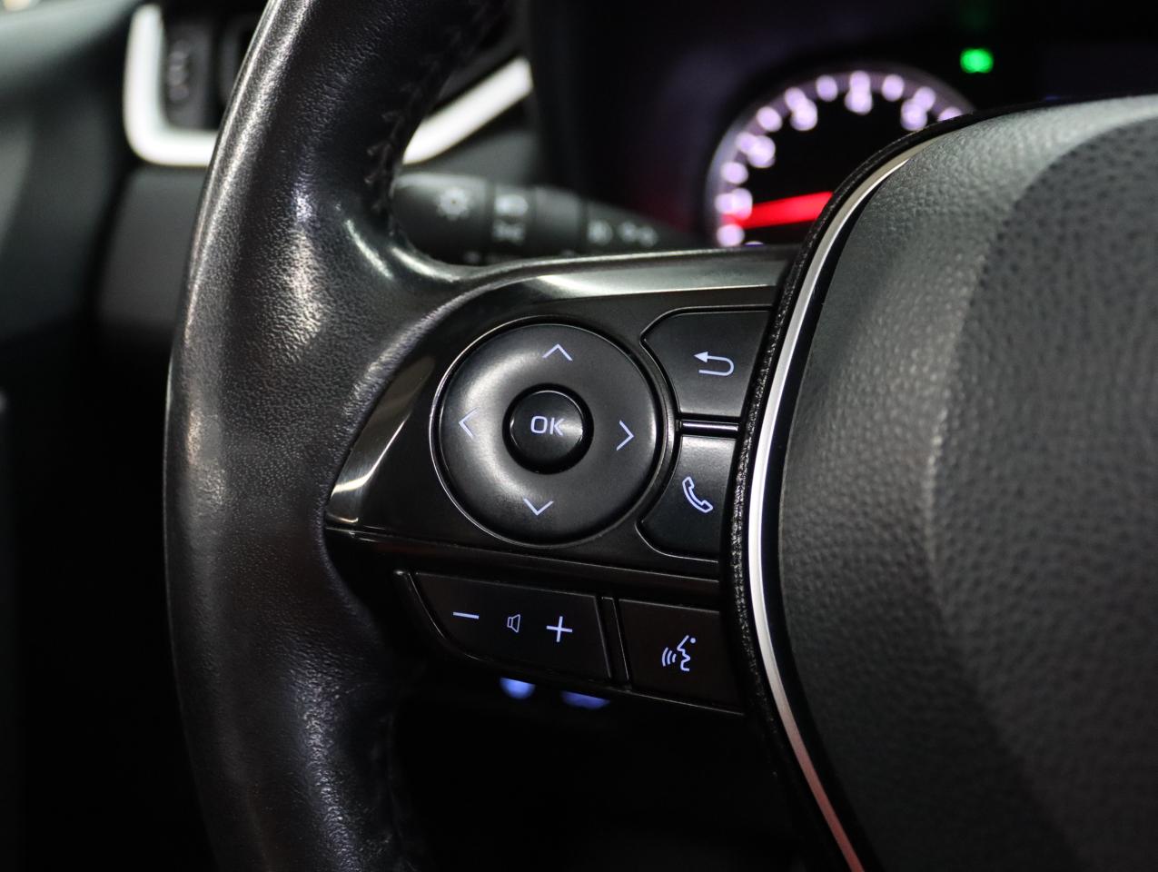 2021 Toyota RAV4 XLE | AWD | Sunroof | Leather | BSM | CarPlay