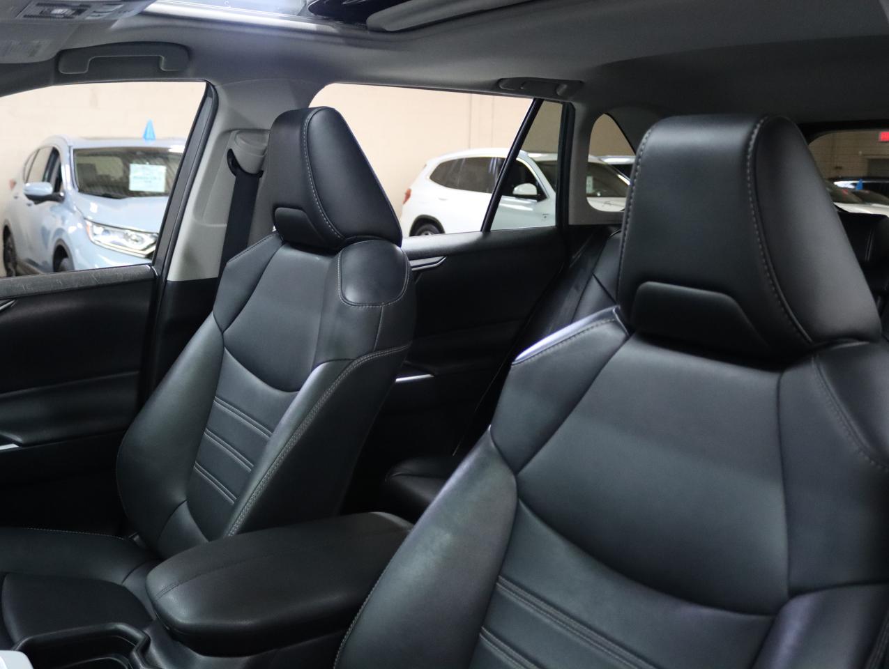 2021 Toyota RAV4 XLE | AWD | Sunroof | Leather | BSM | CarPlay