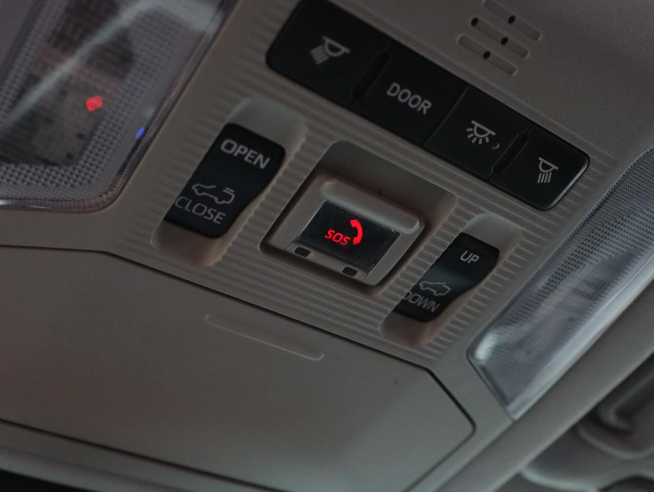 2021 Toyota RAV4 XLE | AWD | Sunroof | Leather | BSM | CarPlay
