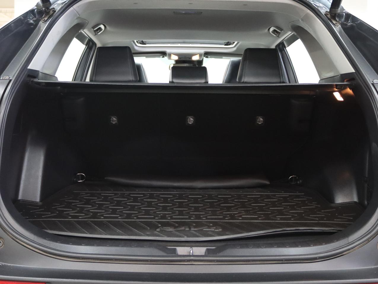 2021 Toyota RAV4 XLE | AWD | Sunroof | Leather | BSM | CarPlay