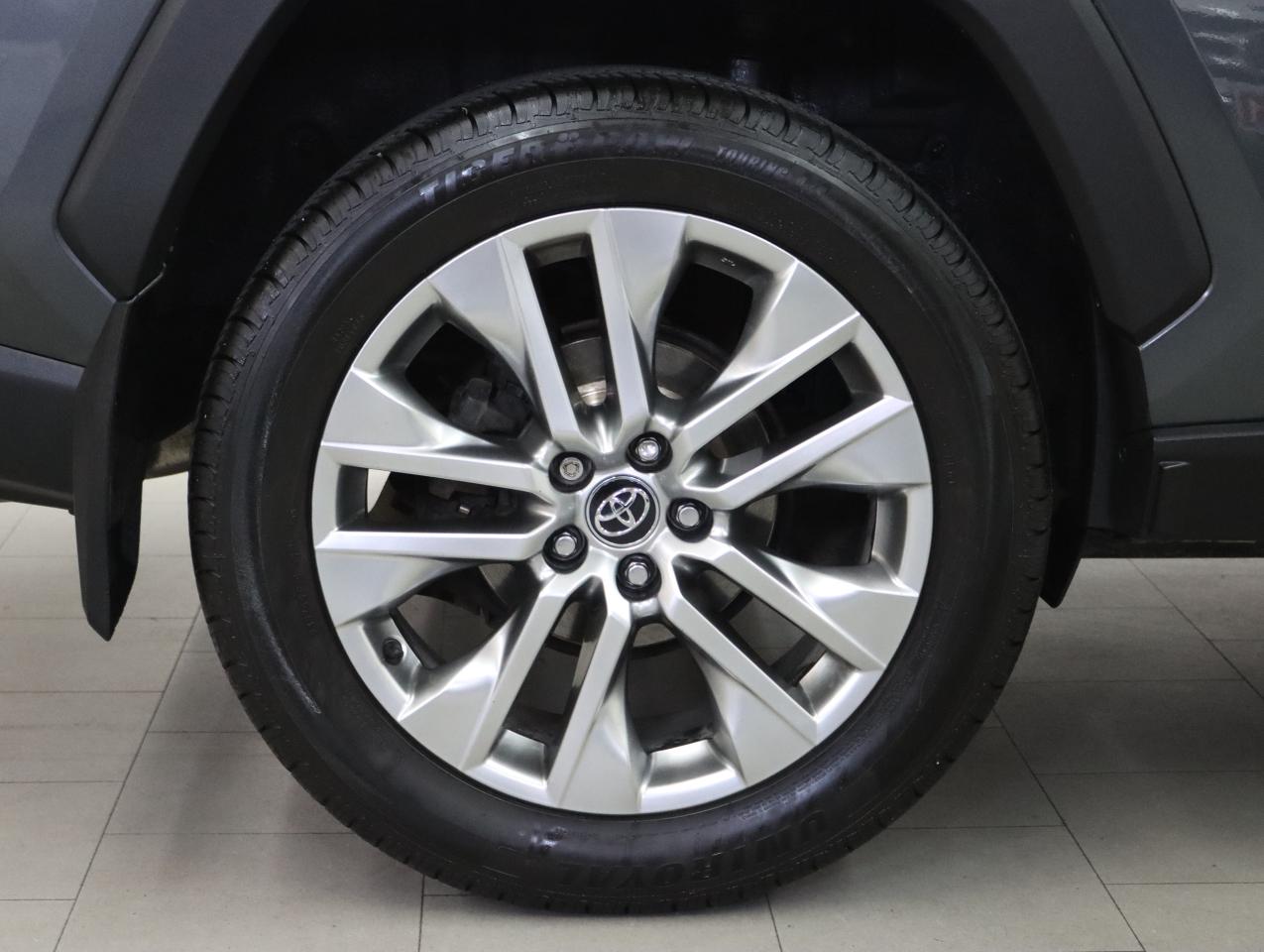 2021 Toyota RAV4 XLE | AWD | Sunroof | Leather | BSM | CarPlay