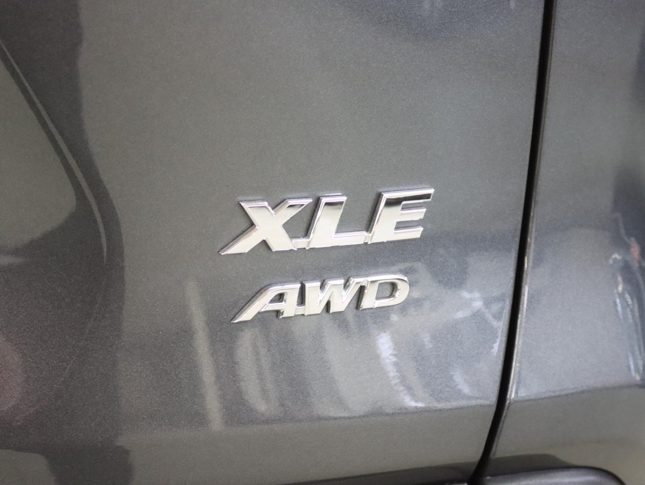 2021 Toyota RAV4 XLE | AWD | Sunroof | Leather | BSM | CarPlay