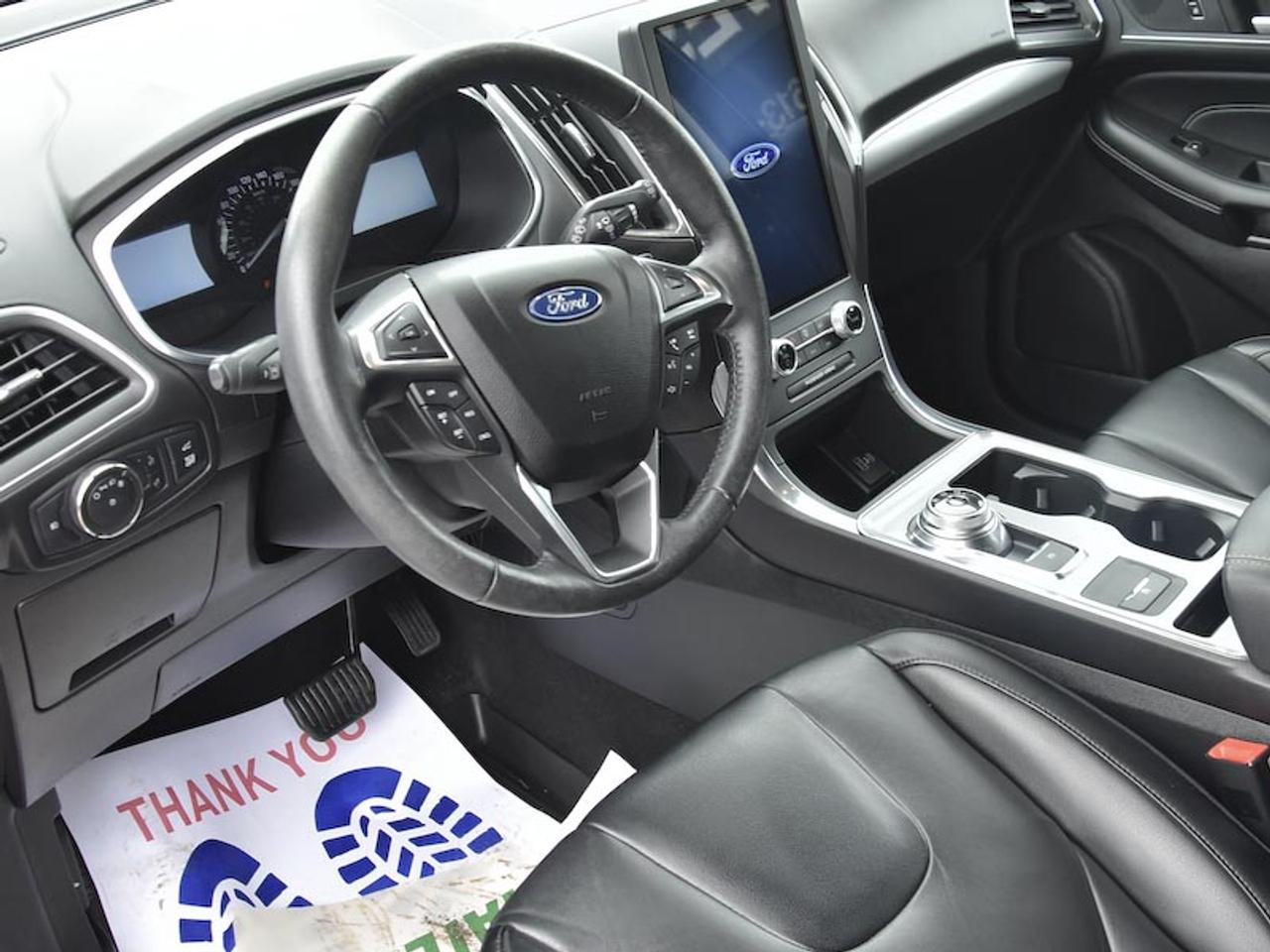 2021 Ford Edge Titanium Photo4