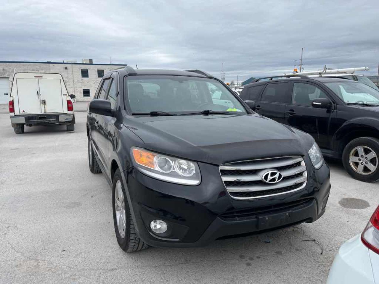 2012 Hyundai Santa Fe SE - Photo #2
