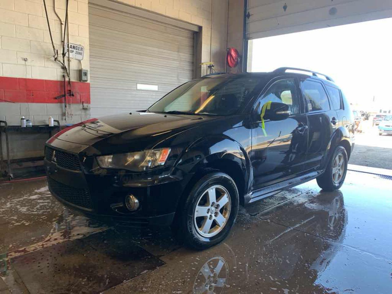 2010 Mitsubishi Outlander XLS - Photo #1