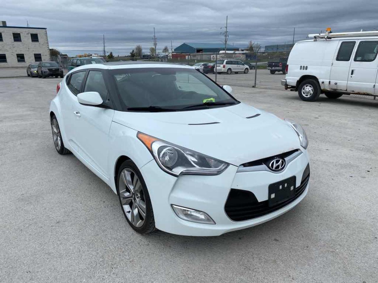 2013 Hyundai Veloster  - Photo #3