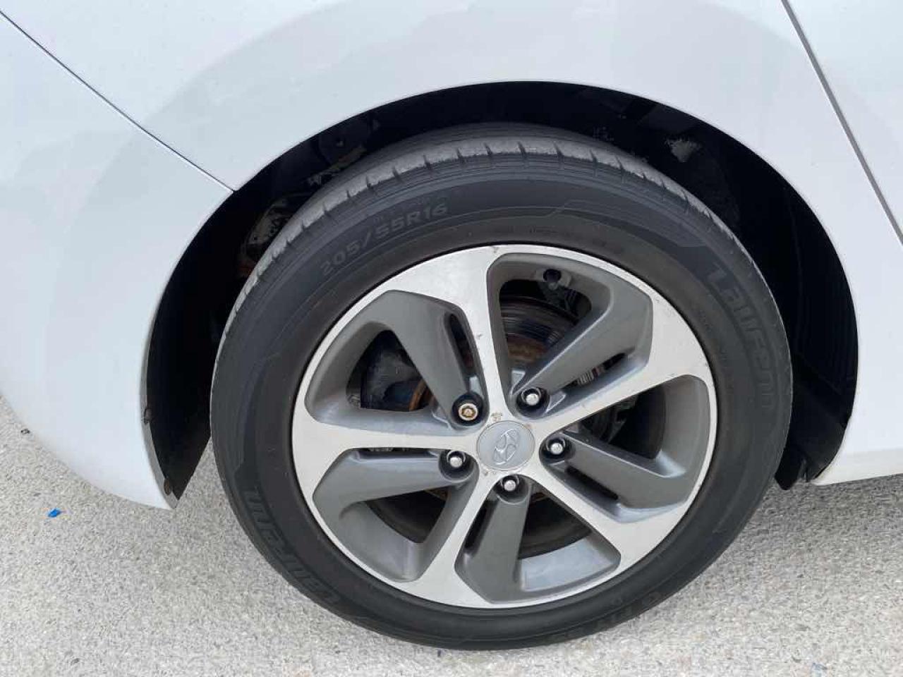 2016 Hyundai Elantra GT - Photo #16