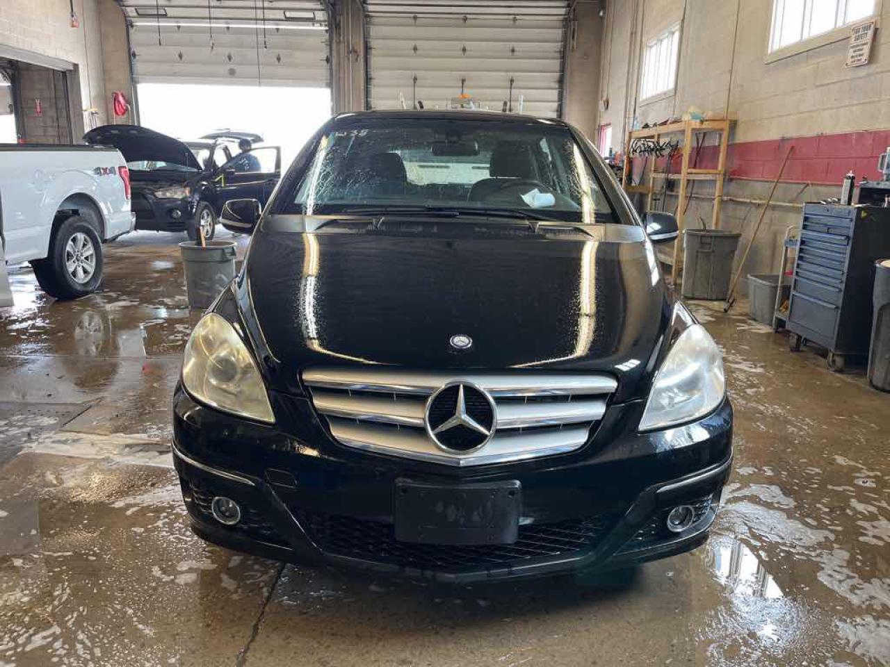 2011 Mercedes-Benz B200  - Photo #2