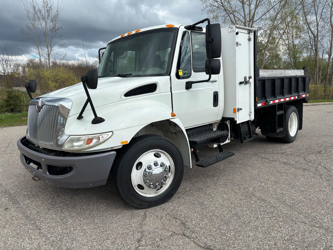 2013 International 4300 hydraulic brakes