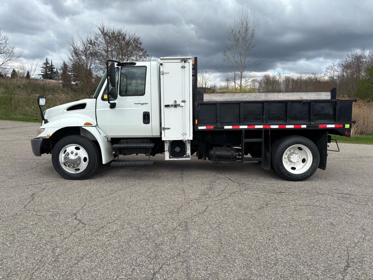2013 International 4300 hydraulic brakes - Photo #2