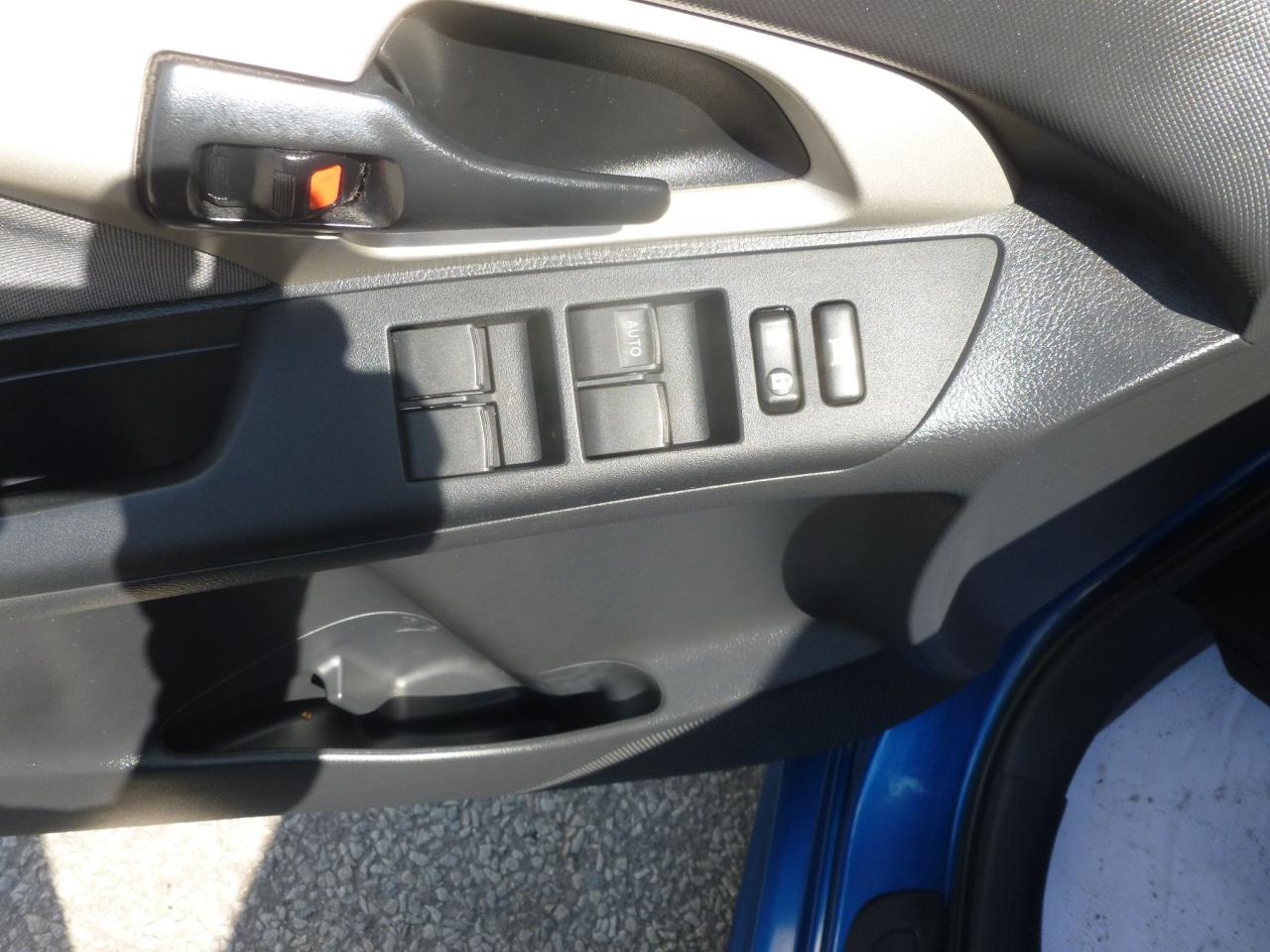 2010 Toyota Matrix BASE - Photo #7