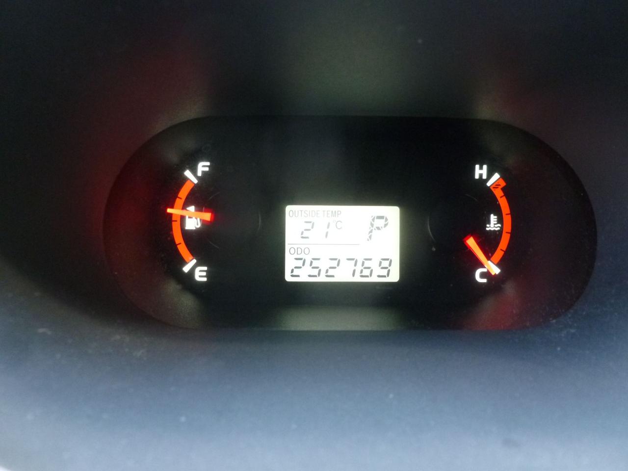 2010 Toyota Matrix BASE - Photo #10