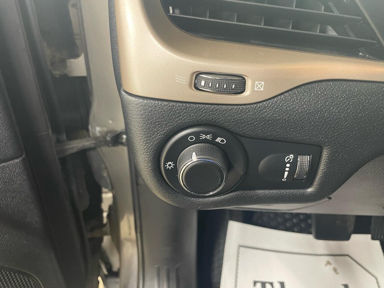 2016 Jeep Cherokee SPORT 4X4 Photo13