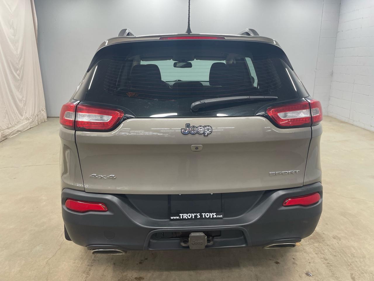 2016 Jeep Cherokee SPORT 4X4 Photo5