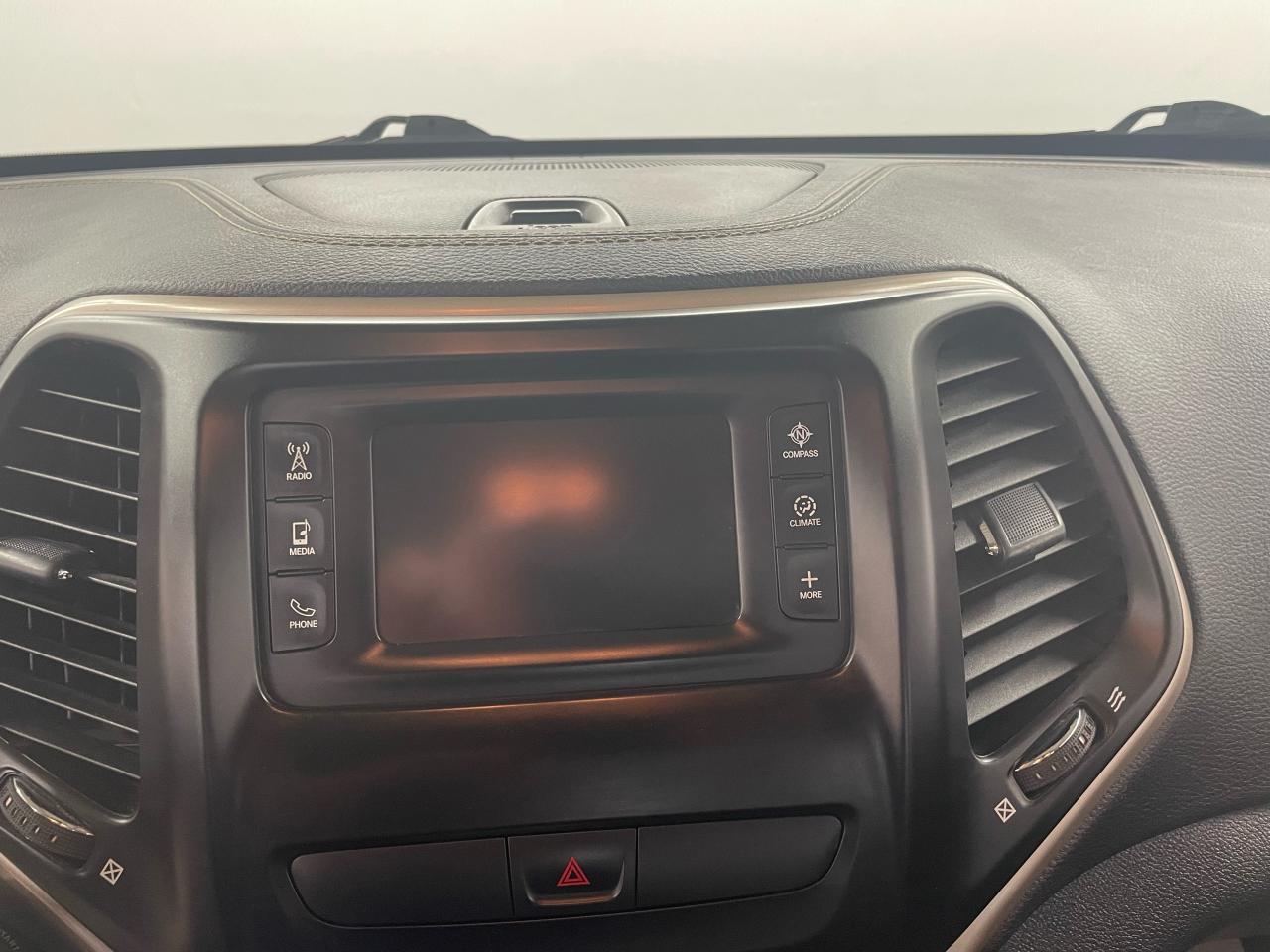 2016 Jeep Cherokee SPORT 4X4 Photo17