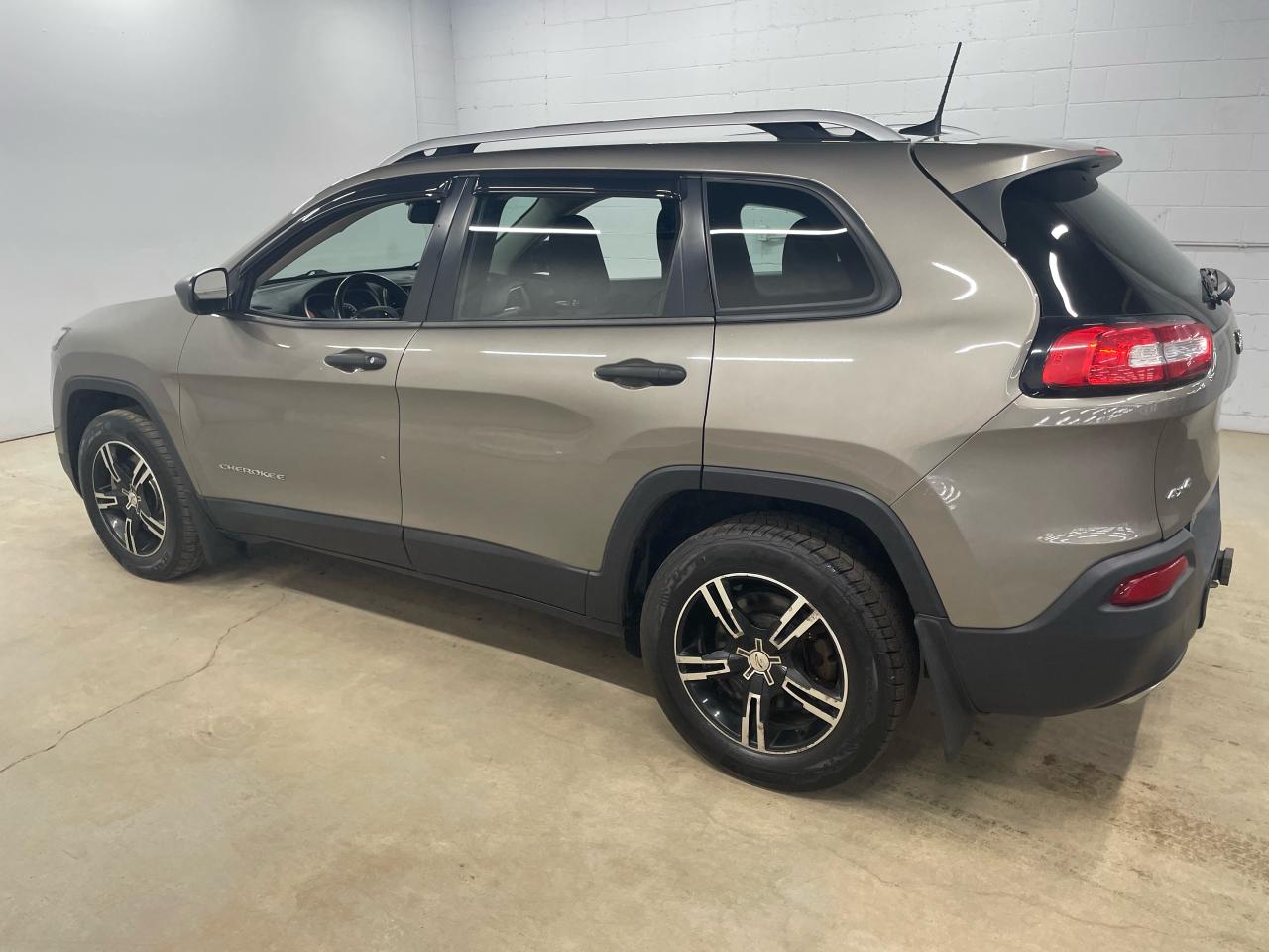 2016 Jeep Cherokee SPORT 4X4 Photo4