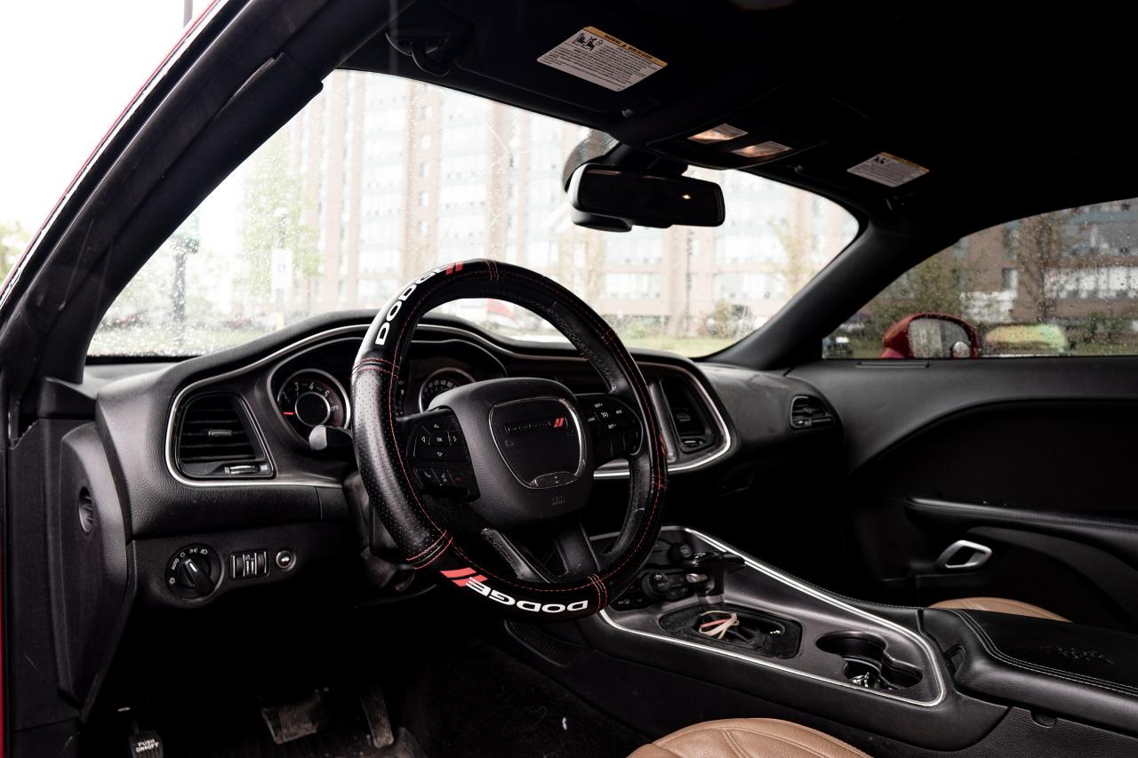 2015 Dodge Challenger SXT | NO ACCIDENT| CLEAN CARFAX | - Photo #6