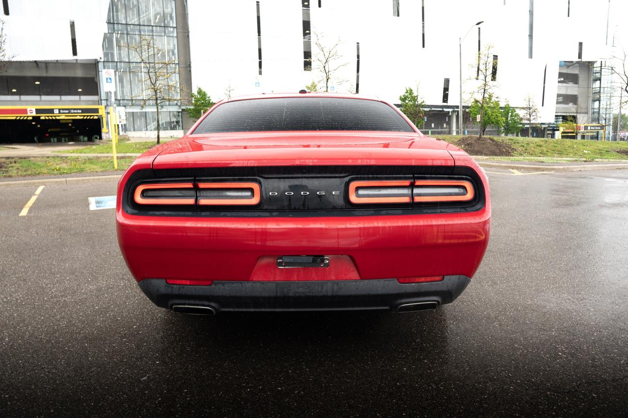 2015 Dodge Challenger SXT | NO ACCIDENT| CLEAN CARFAX | - Photo #4