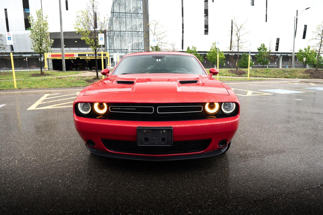 2015 Dodge Challenger SXT | NO ACCIDENT| CLEAN CARFAX | - Photo #2