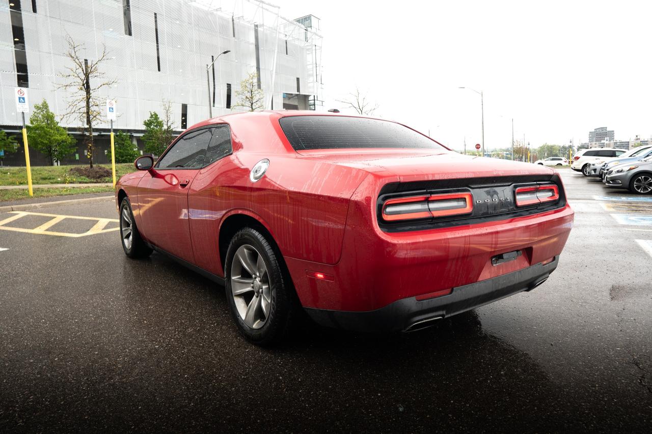 2015 Dodge Challenger SXT | NO ACCIDENT| CLEAN CARFAX | - Photo #5