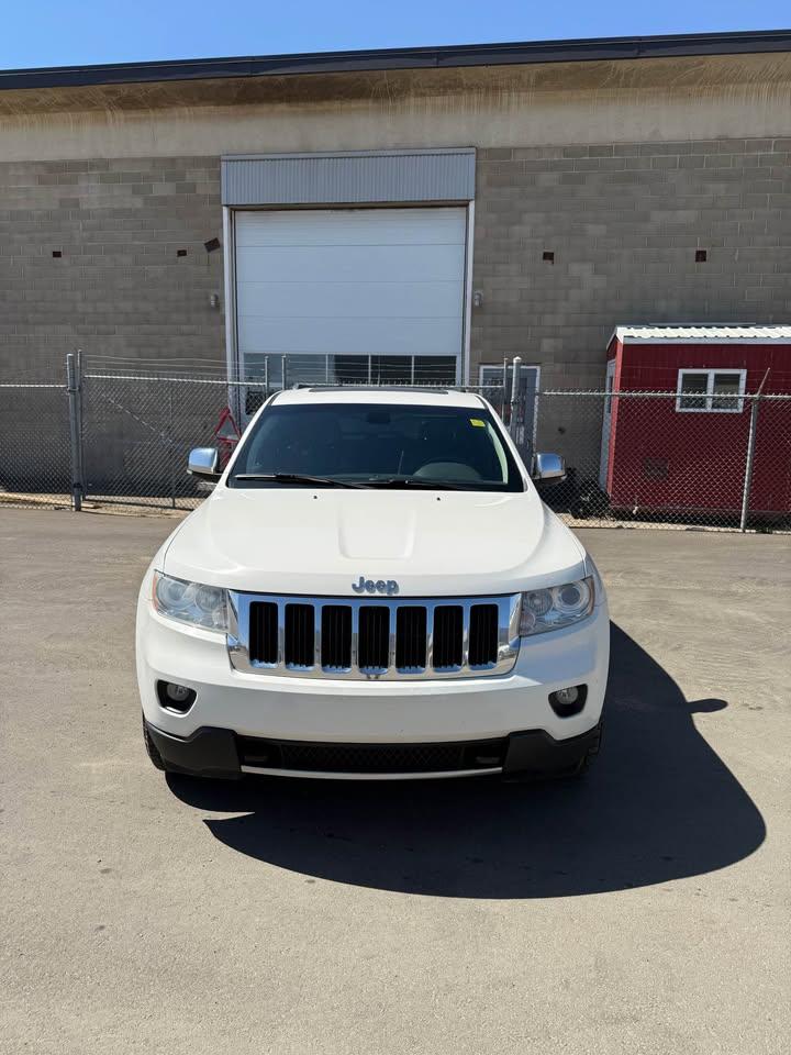 2011 Jeep Grand Cherokee Limited - Photo #3