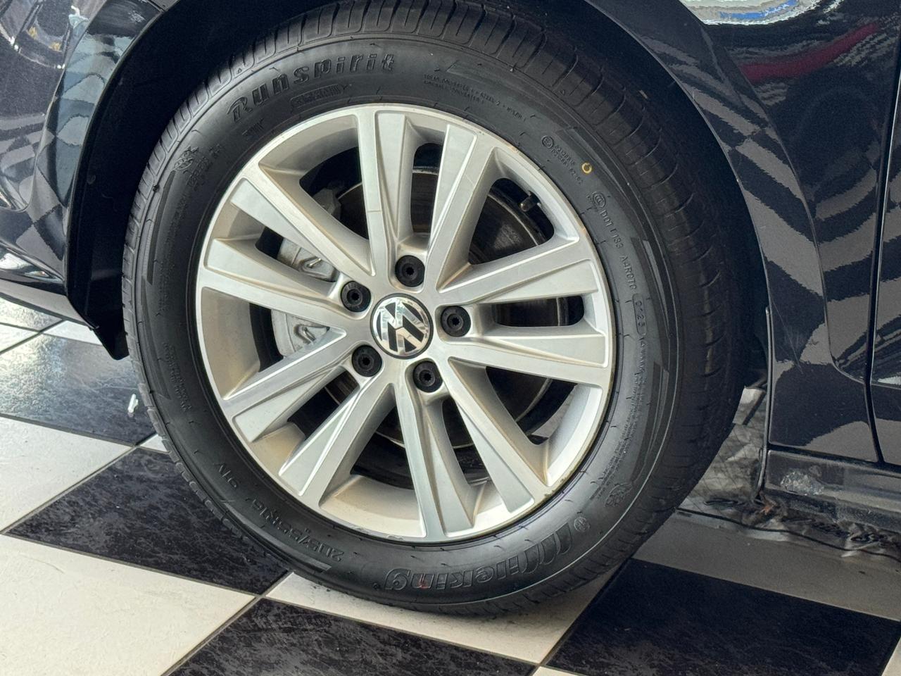 2017 Volkswagen Jetta Wolfsburg Edition 1.4T+New Tires+Roof+CLEAN CARFAX Photo50