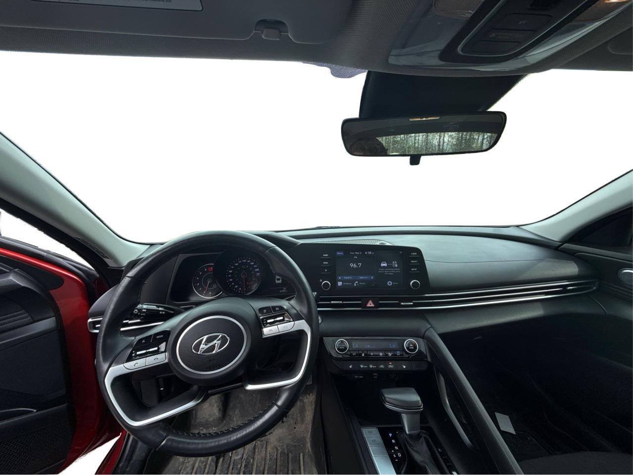 2022 Hyundai Elantra Preferred IVT with Sun and Tech Package - Photo #11