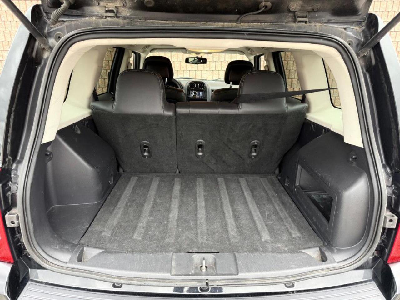 2015 Jeep Patriot HIGH ALTITUDE | CLEAN CARFAX | 4X4 | LEATHER | SUNROOF | REMOTE STARTER | POWER SEATS | HEATED SEATS | - Photo #17