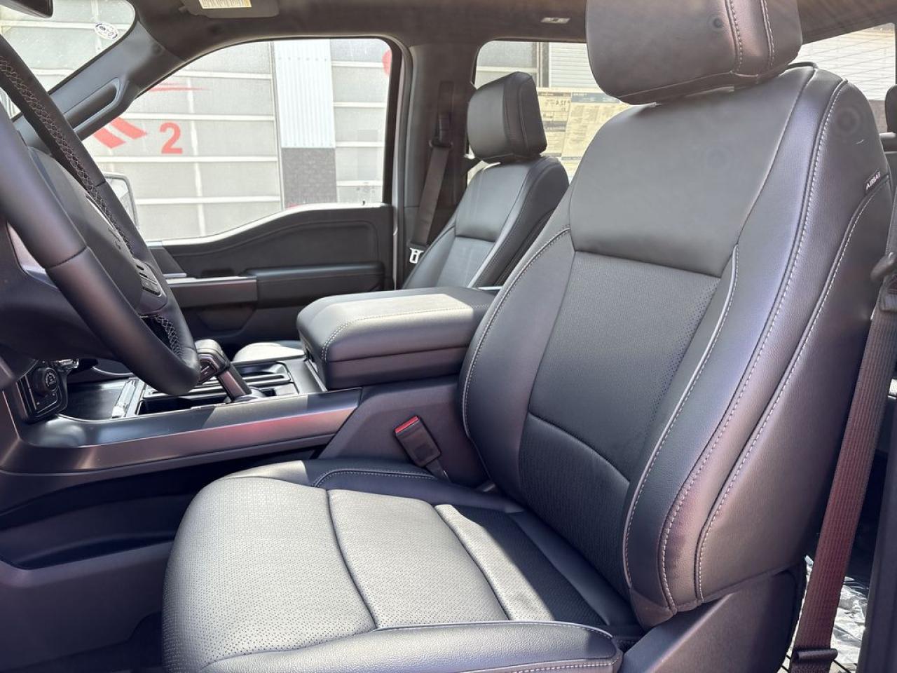 2025 Ford F-150 LARIAT 5.5' Box 501A Photo5