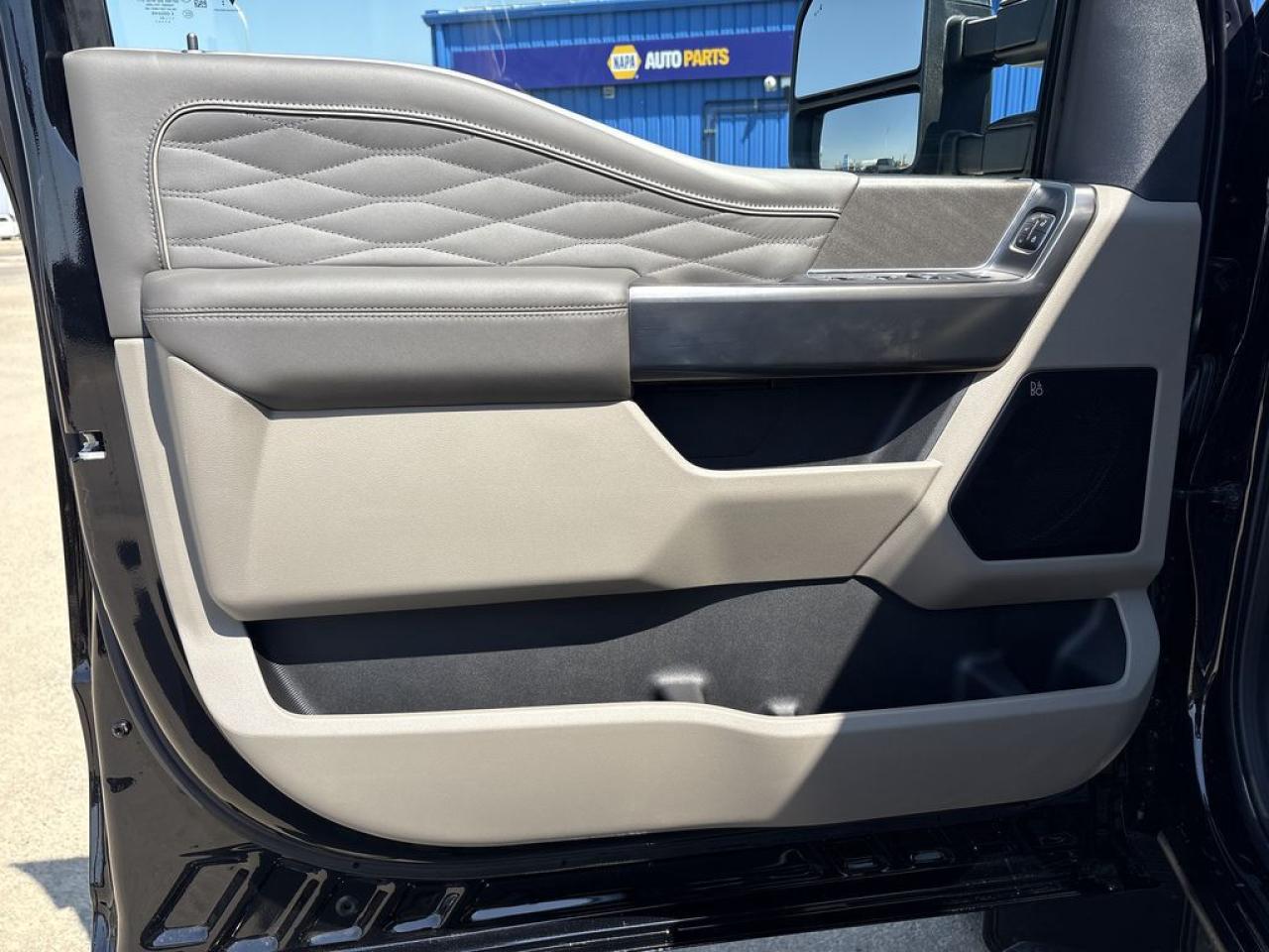 2025 Ford F-450 Super Duty DRW PLATINUM 8' Box 773A Photo3