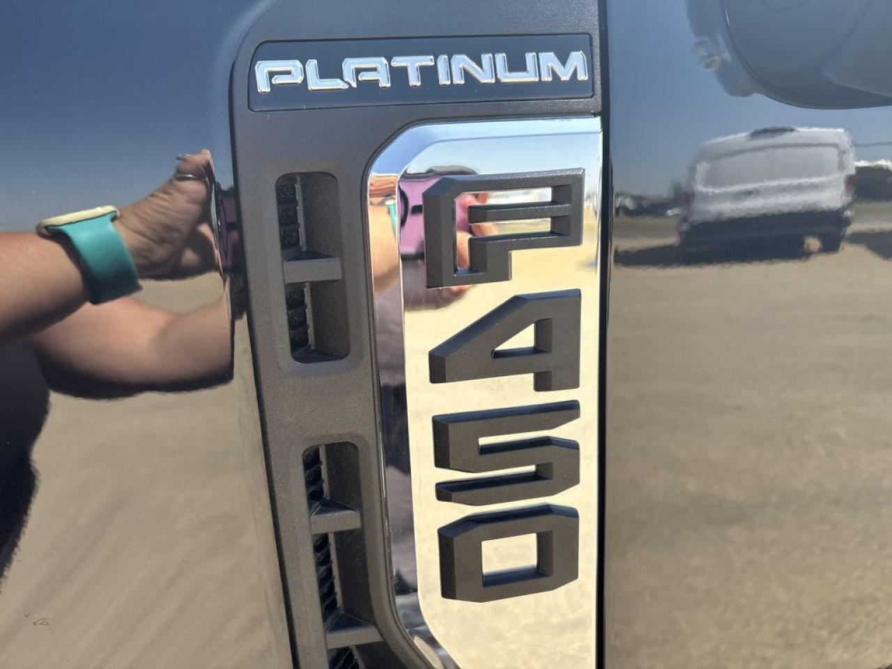 2025 Ford F-450 Super Duty DRW PLATINUM 8' Box 773A Photo5