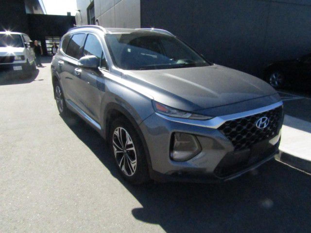 Used 2019 Hyundai Santa Fe Ultimate FULL LOAD! LEATHER! SUNROOF! BLINDSPOT!NO ACCIDENT! for sale in Kelowna, BC