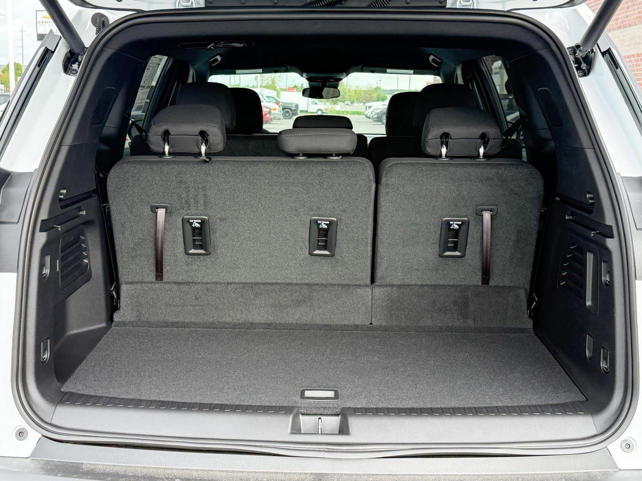 2025 GMC Acadia Elevation 2.5L 4CYL WITH REMOTE START/ENTRY, HEATED SEATS, HEATED STEERING WHEEL, ADAPTIVE CRUISE CONTROL, HD SURROUND VISION Photo