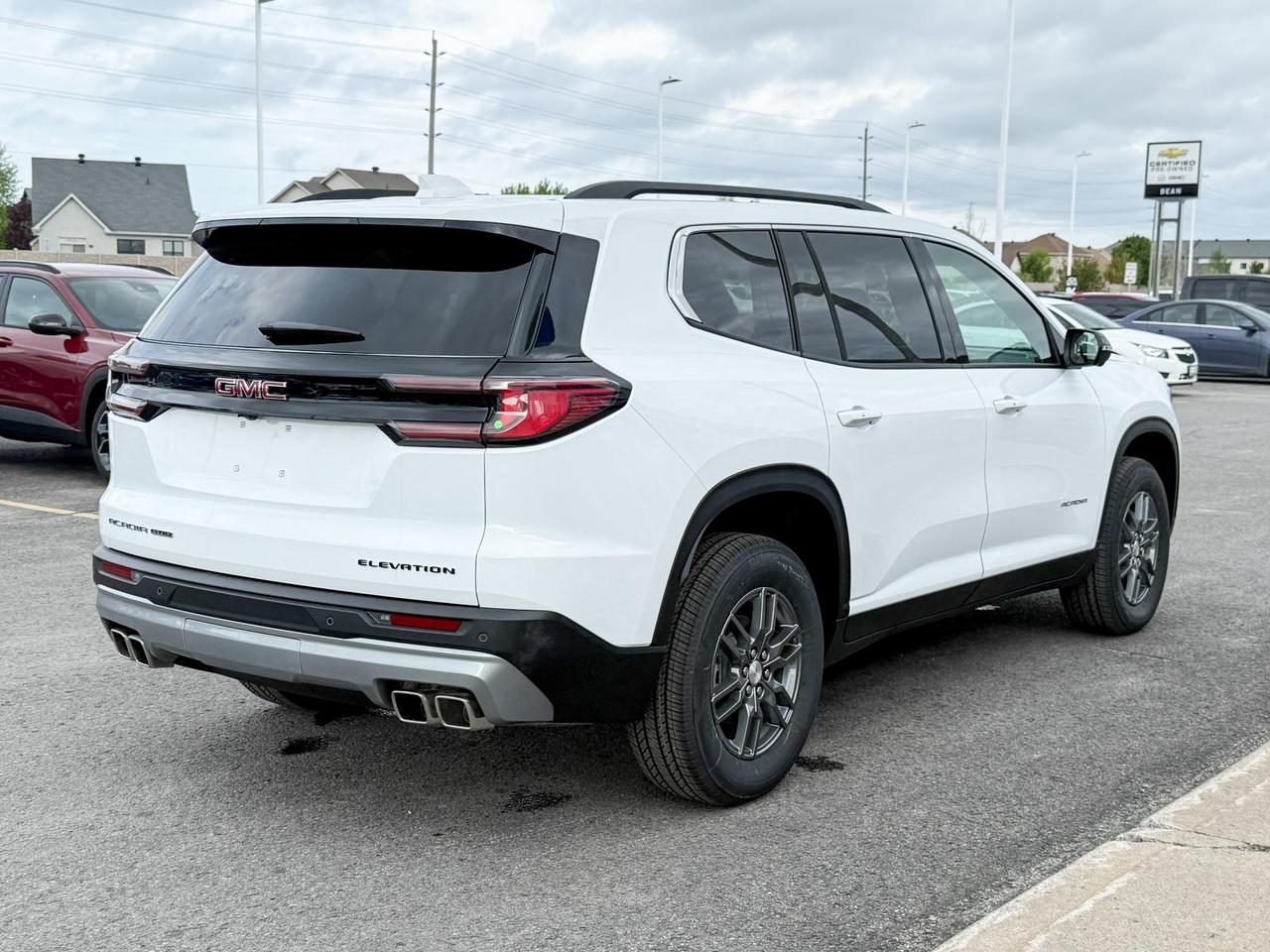 2025 GMC Acadia Elevation 2.5L 4CYL WITH REMOTE START/ENTRY, HEATED SEATS, HEATED STEERING WHEEL, ADAPTIVE CRUISE CONTROL, HD SURROUND VISION Photo